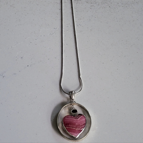 Garnet - rhodochrosite heart pendant w/ 18" silver chain - Picture 3 of 3